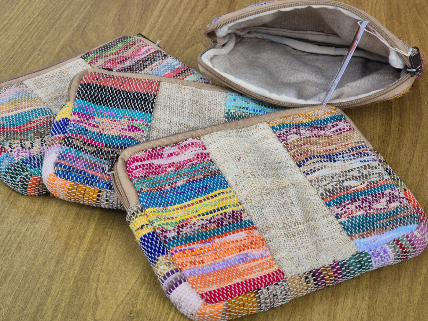 Make-up Beutel aus recyceltem Sari & Hanf | Zufallsausführung | LWH, Nepal